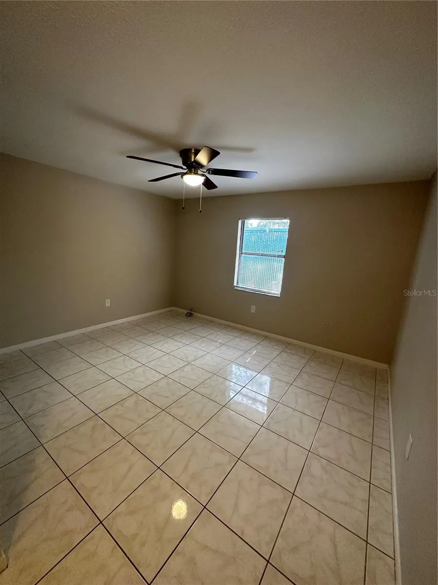 185 LAKESIDE HILLS LOOP