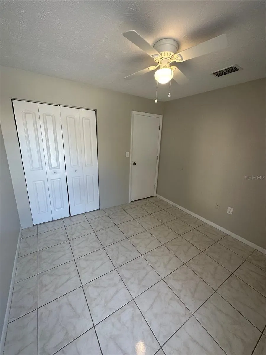 185 LAKESIDE HILLS LOOP