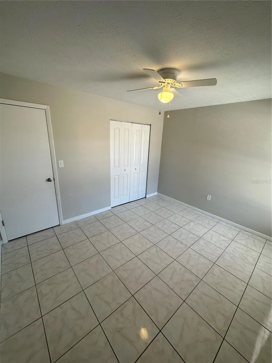 185 LAKESIDE HILLS LOOP