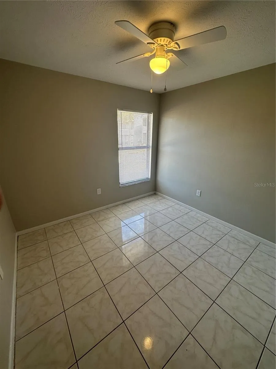 185 LAKESIDE HILLS LOOP