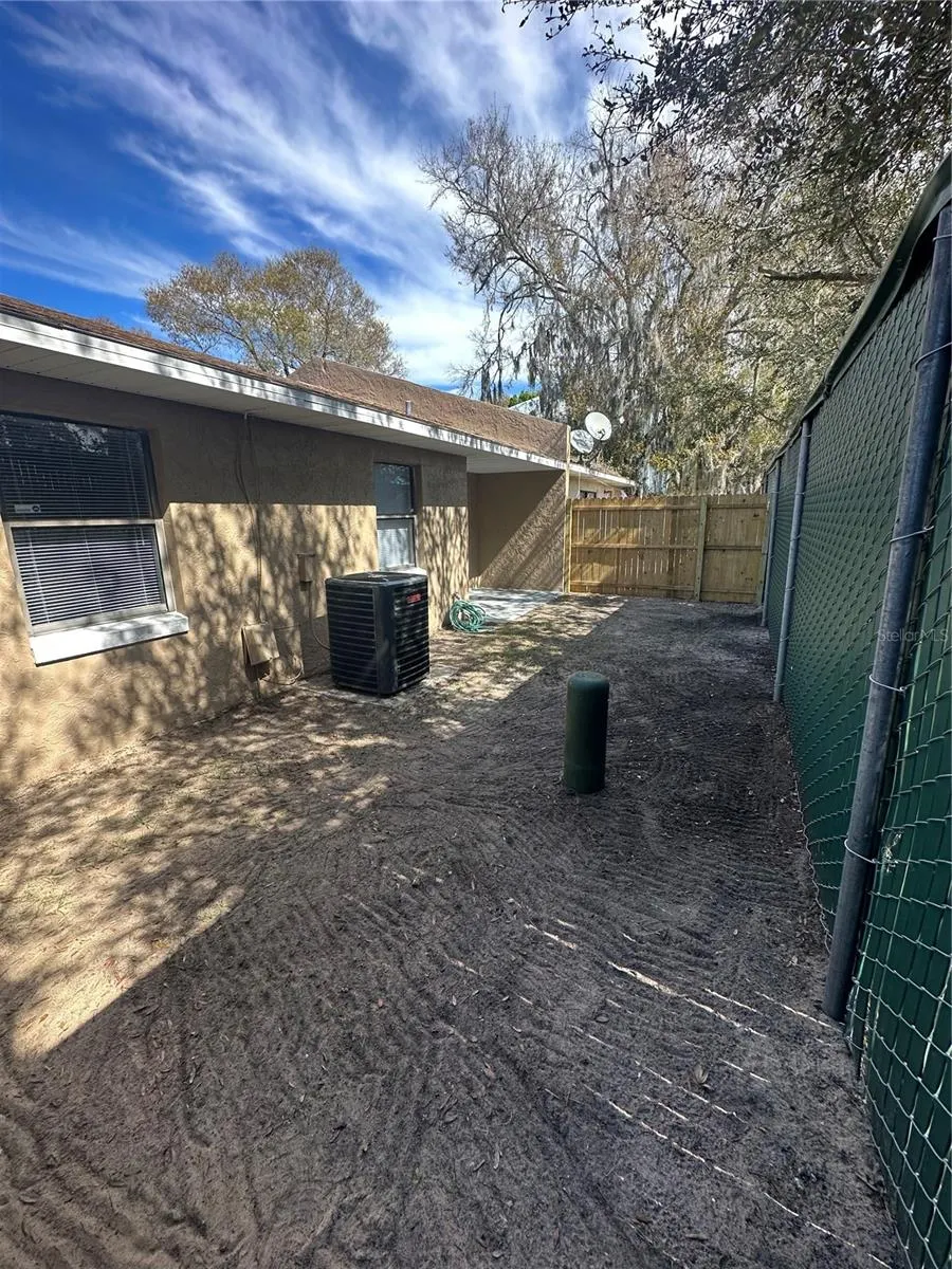 185 LAKESIDE HILLS LOOP