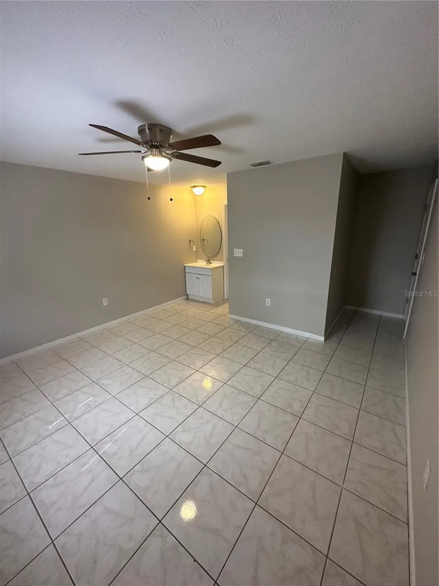 185 LAKESIDE HILLS LOOP