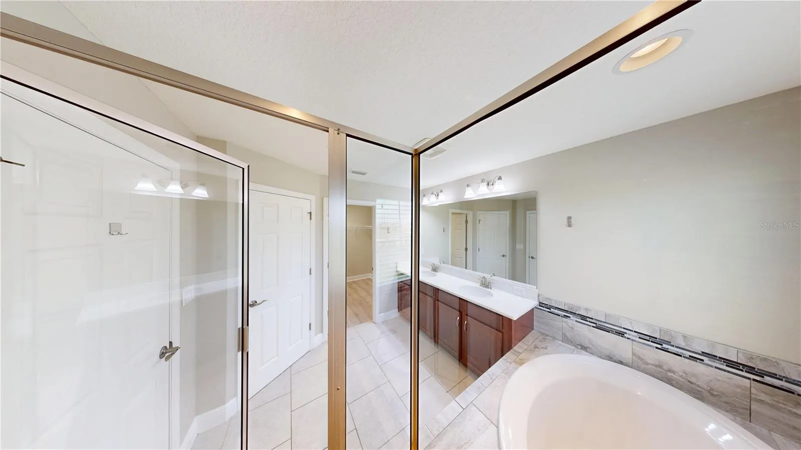 6207 COLMAR PL