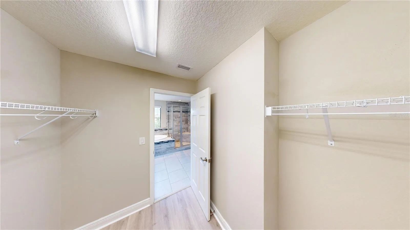 6207 COLMAR PL