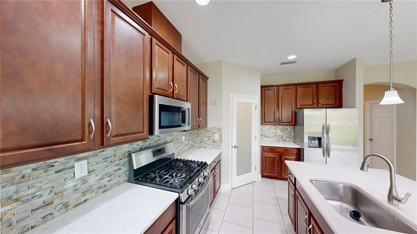 6207 COLMAR PL