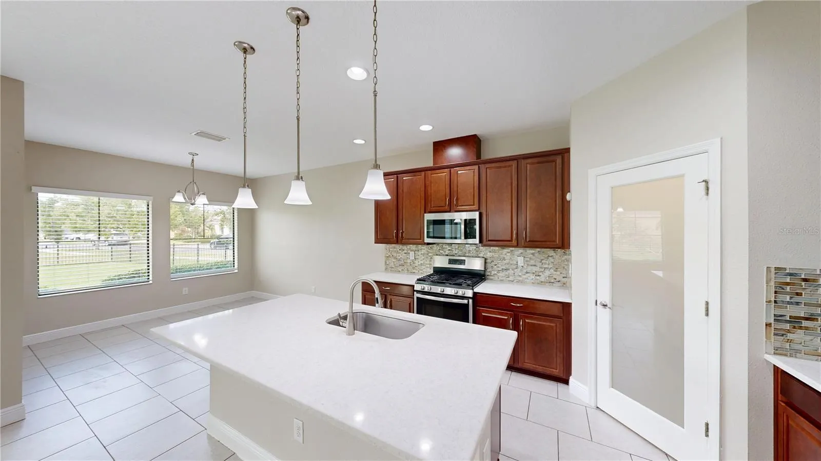 6207 COLMAR PL