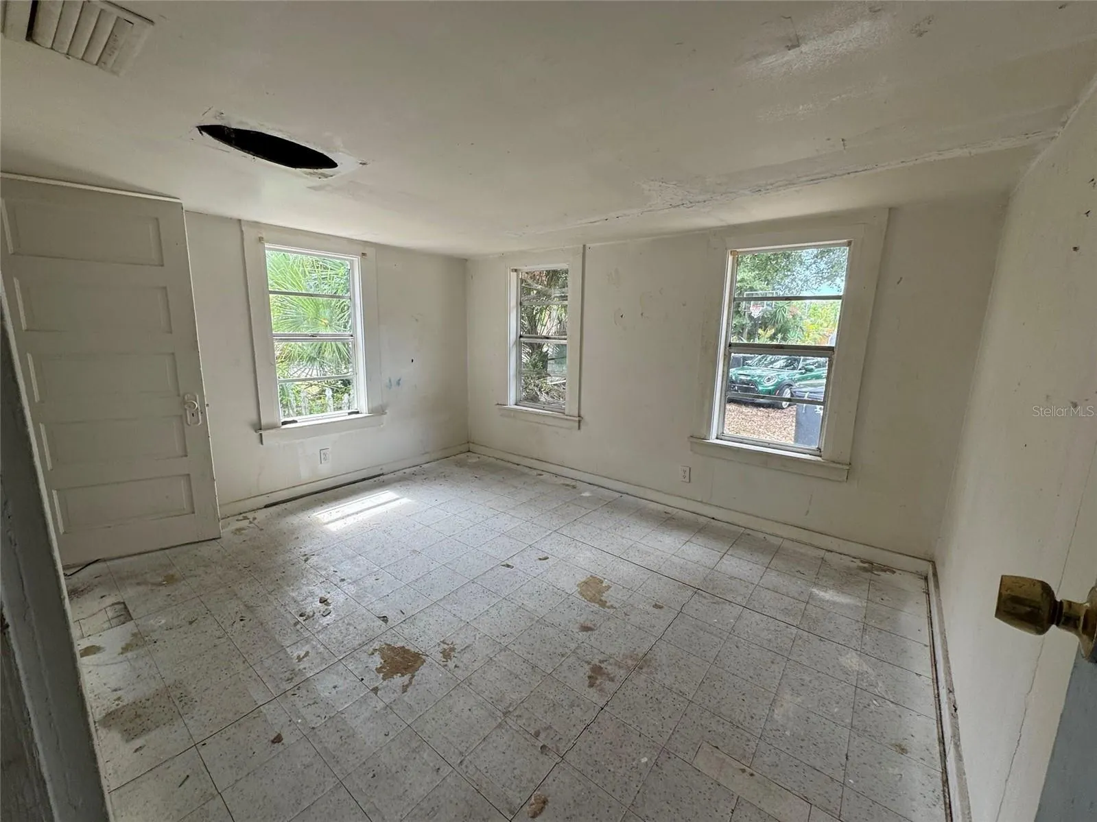 807 W 38TH ST