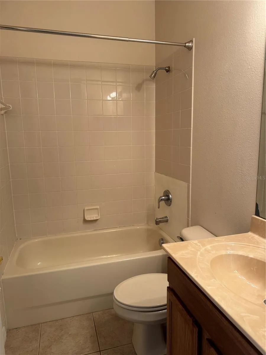 8237 DUNHAM STATION DR