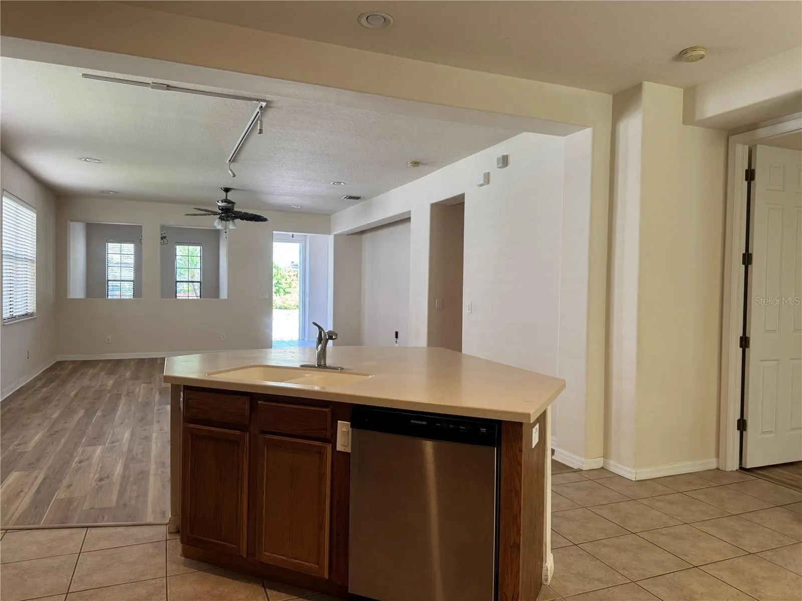 8237 DUNHAM STATION DR