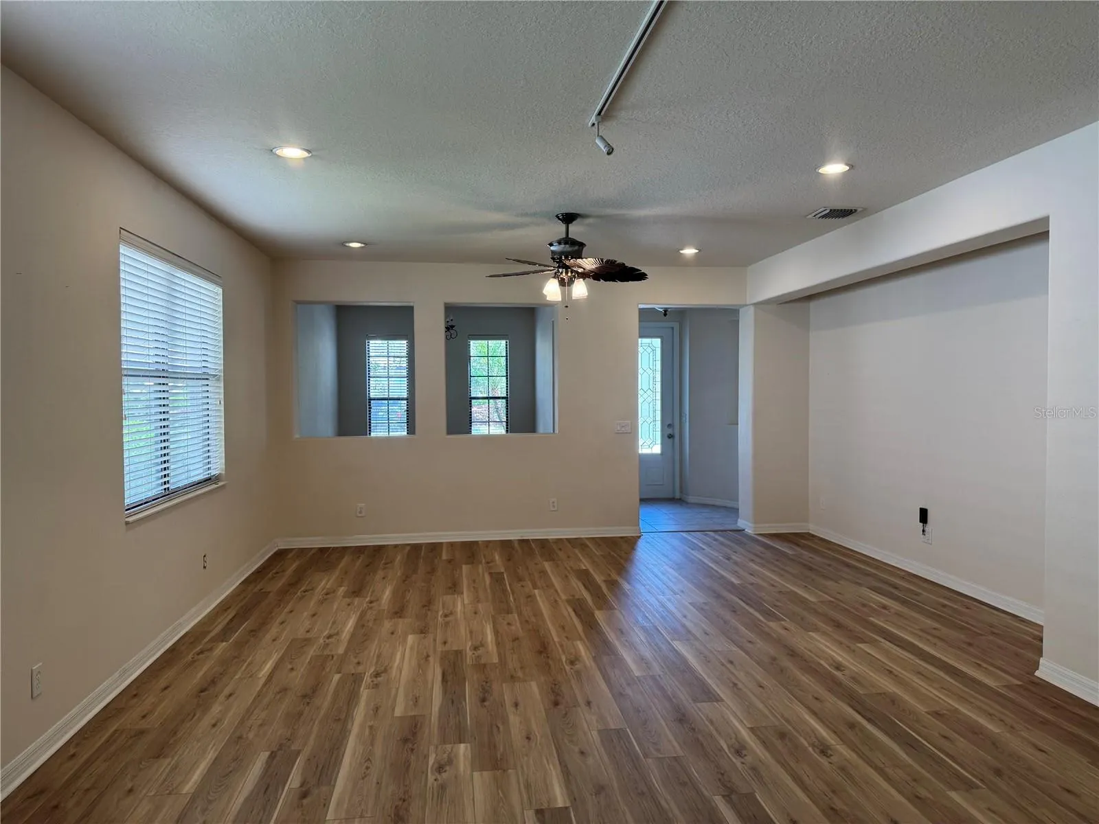 8237 DUNHAM STATION DR