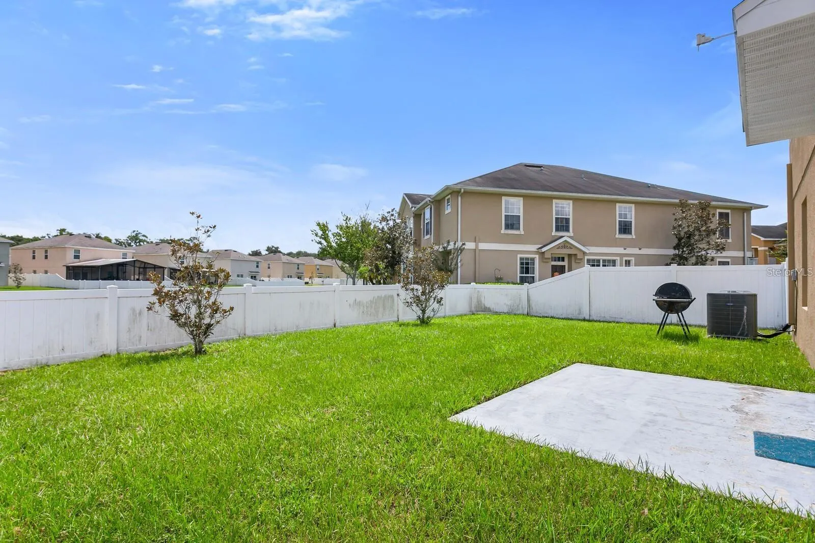 903 ASHENTREE DR