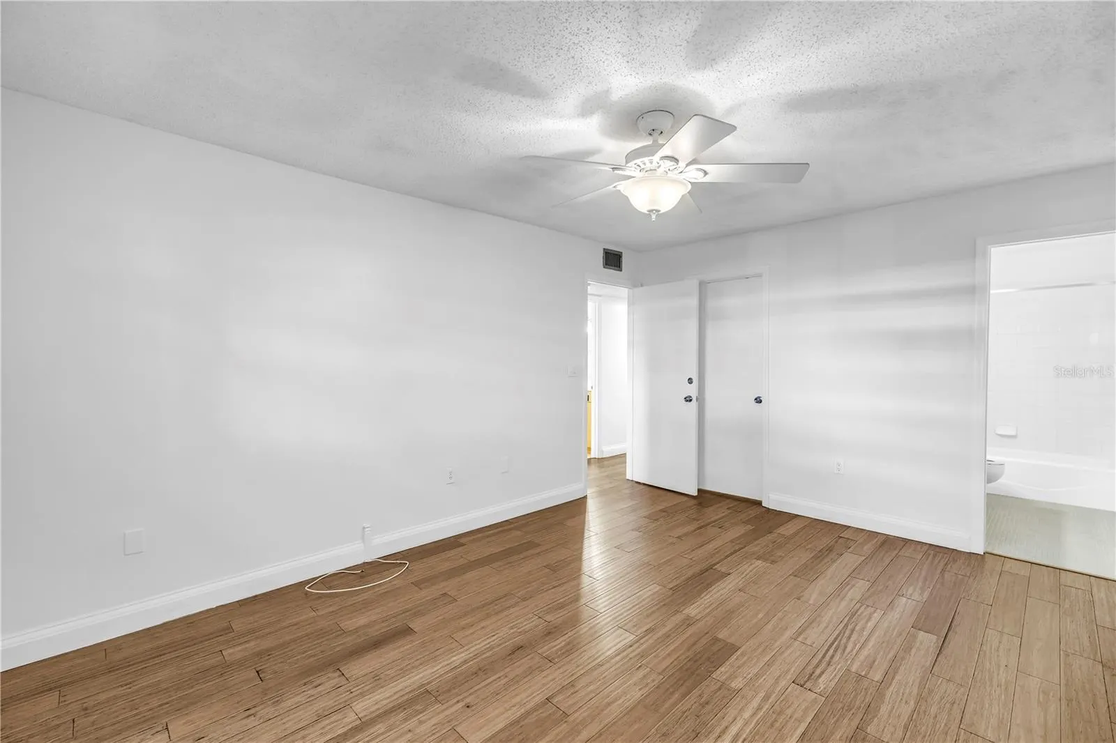 1701 BELLEAIR FOREST DR #B, #B