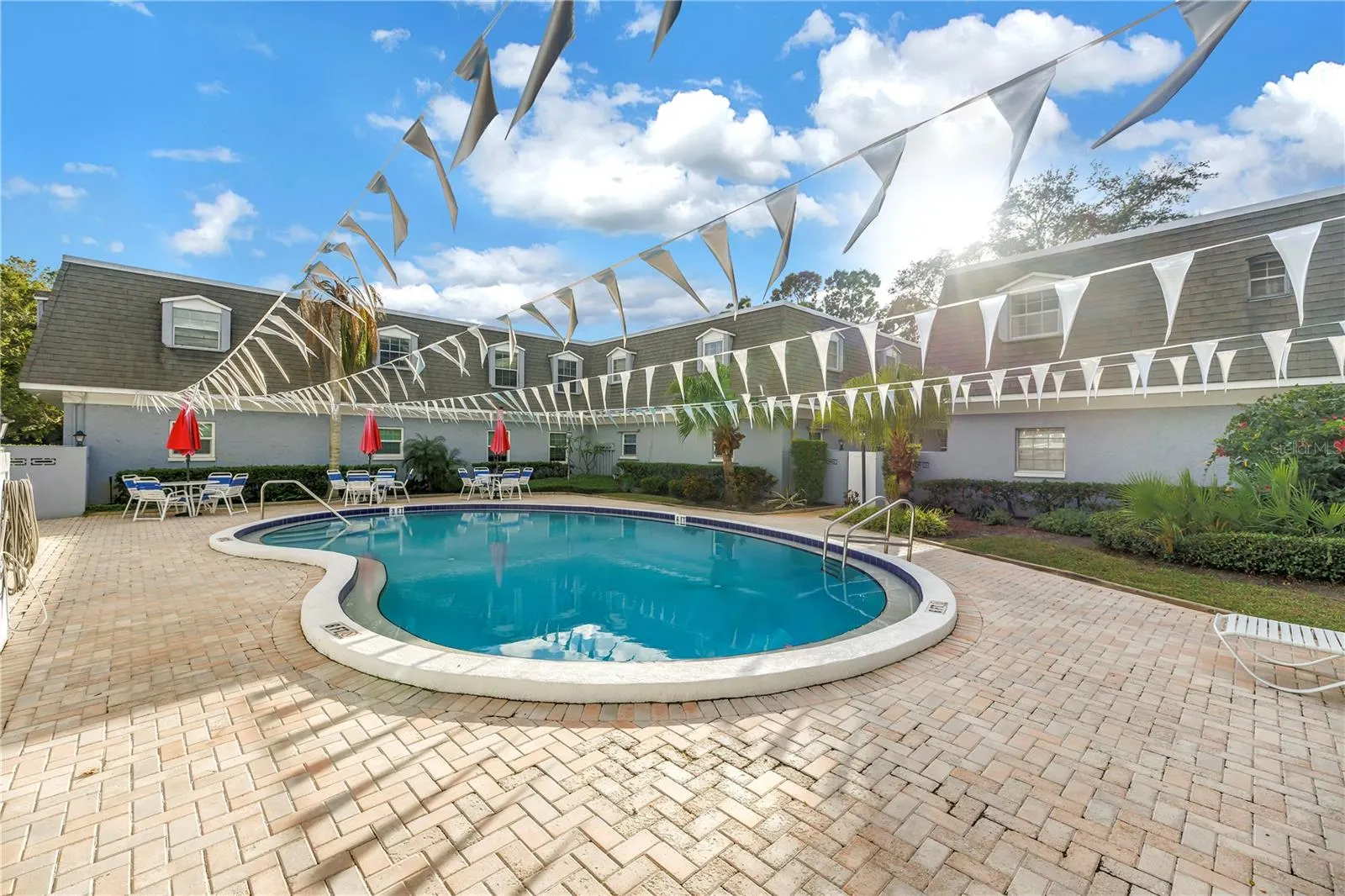 1701 BELLEAIR FOREST DR #B, #B