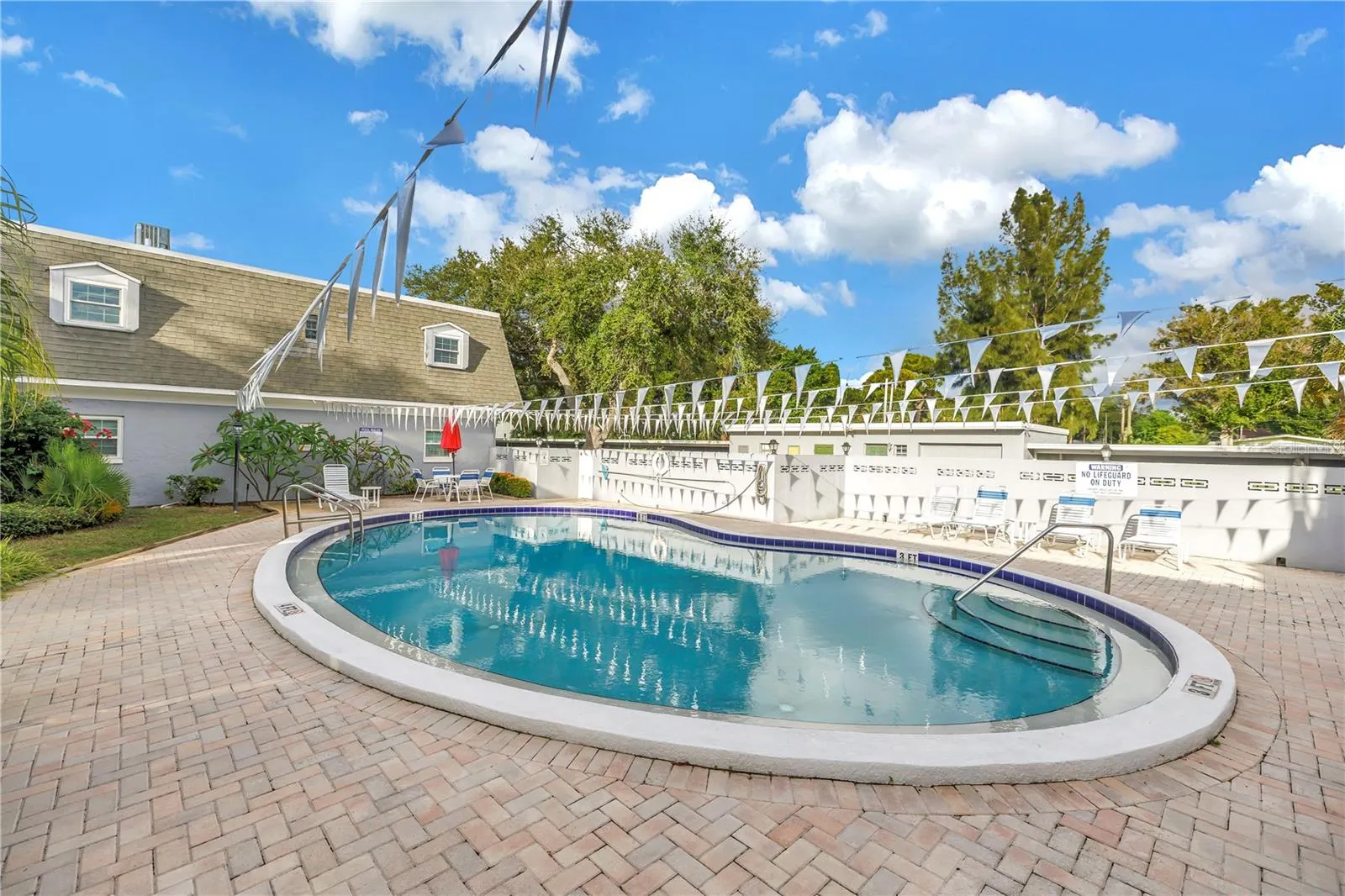 1701 BELLEAIR FOREST DR #B, #B