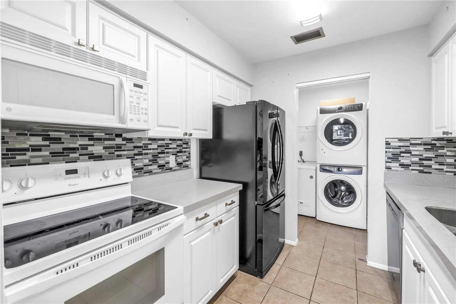 1701 BELLEAIR FOREST DR #B, #B