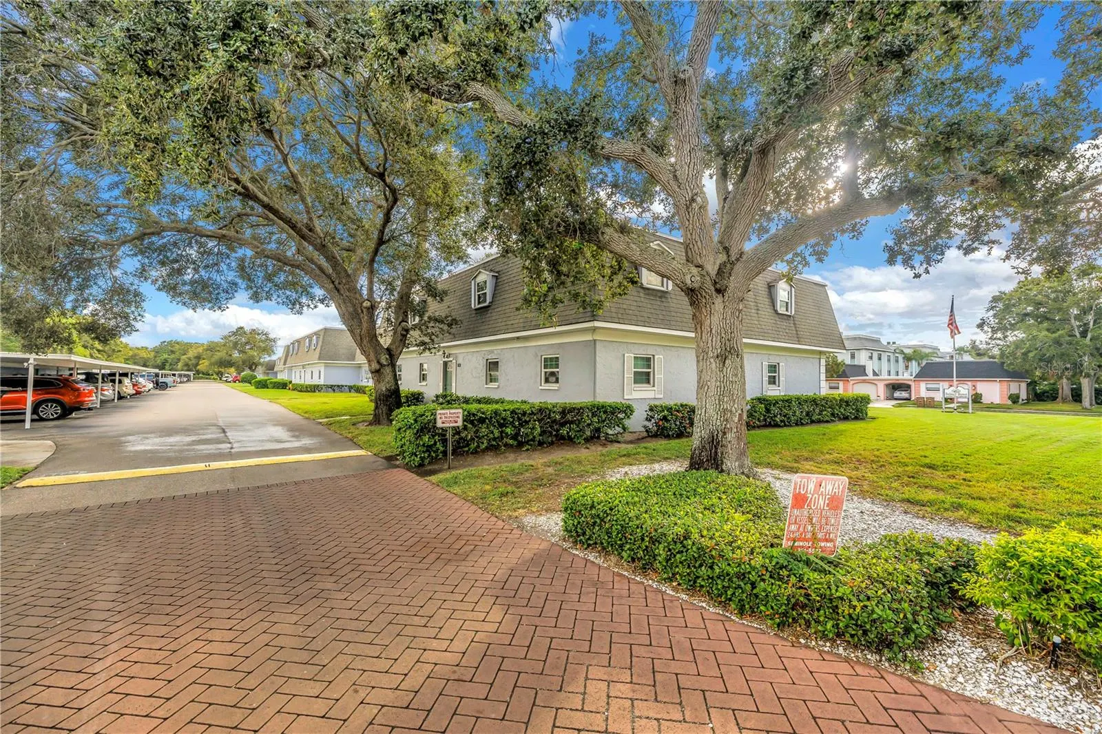 1701 BELLEAIR FOREST DR #B, #B
