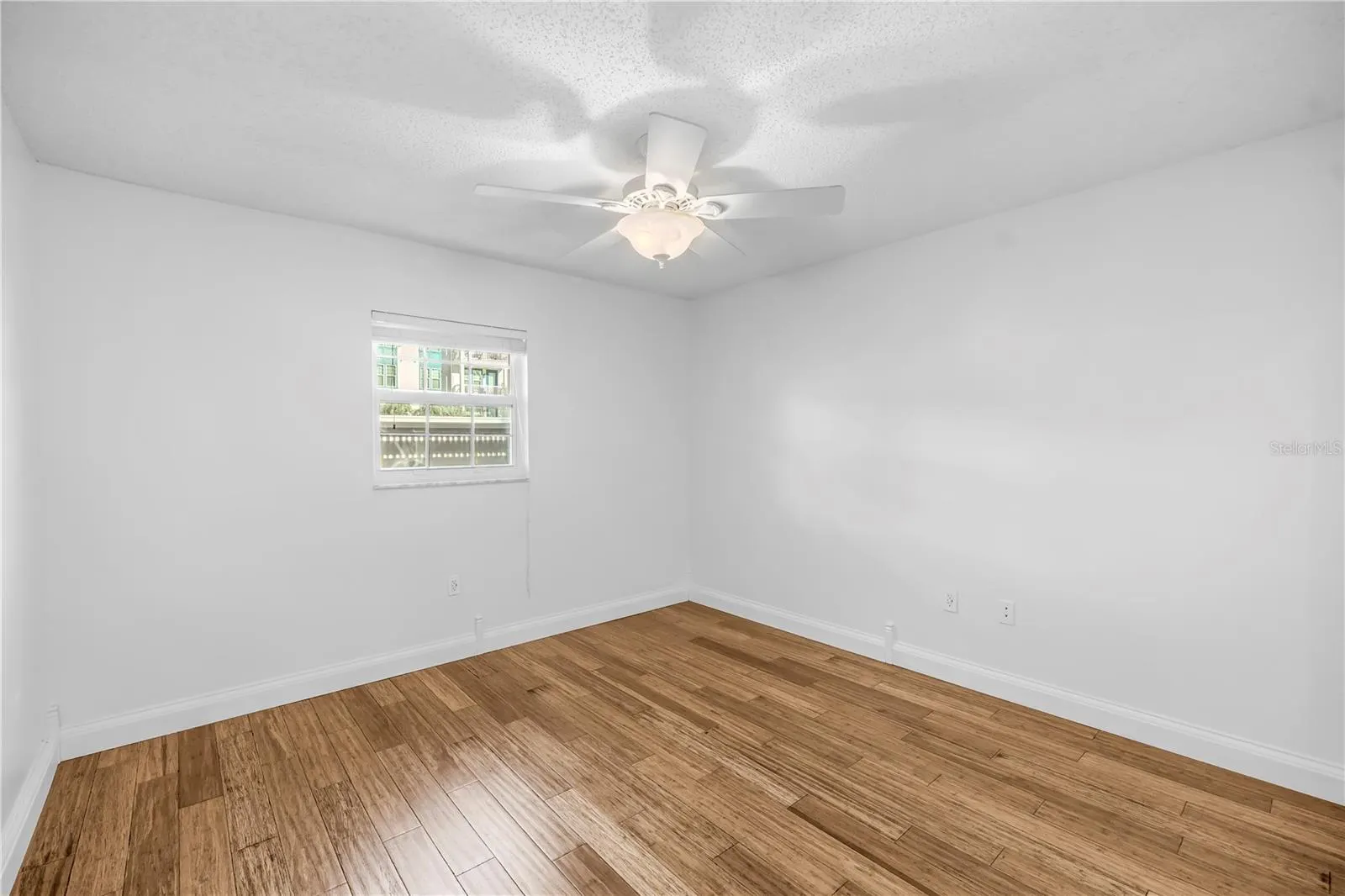 1701 BELLEAIR FOREST DR #B, #B