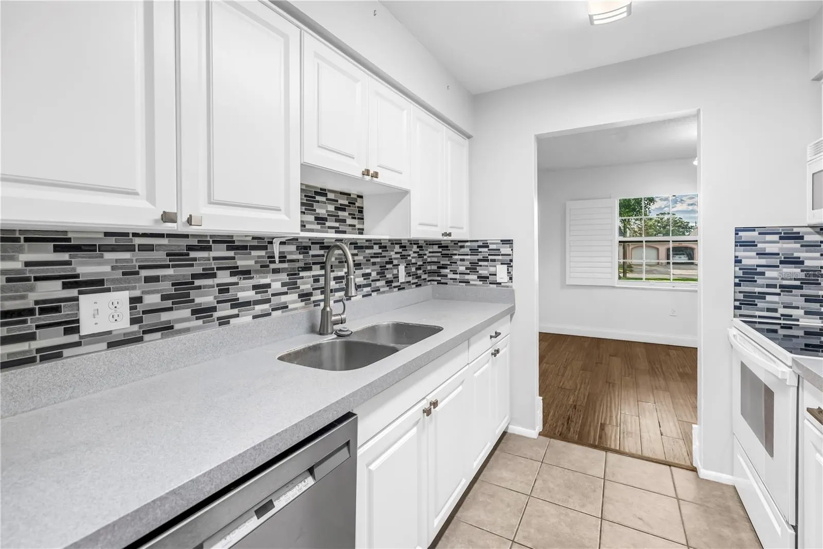 1701 BELLEAIR FOREST DR #B, #B