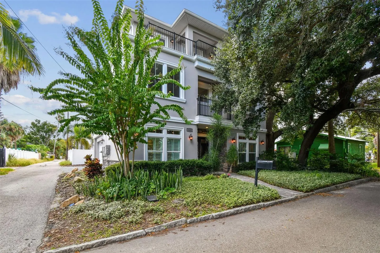 1408 W AZEELE ST