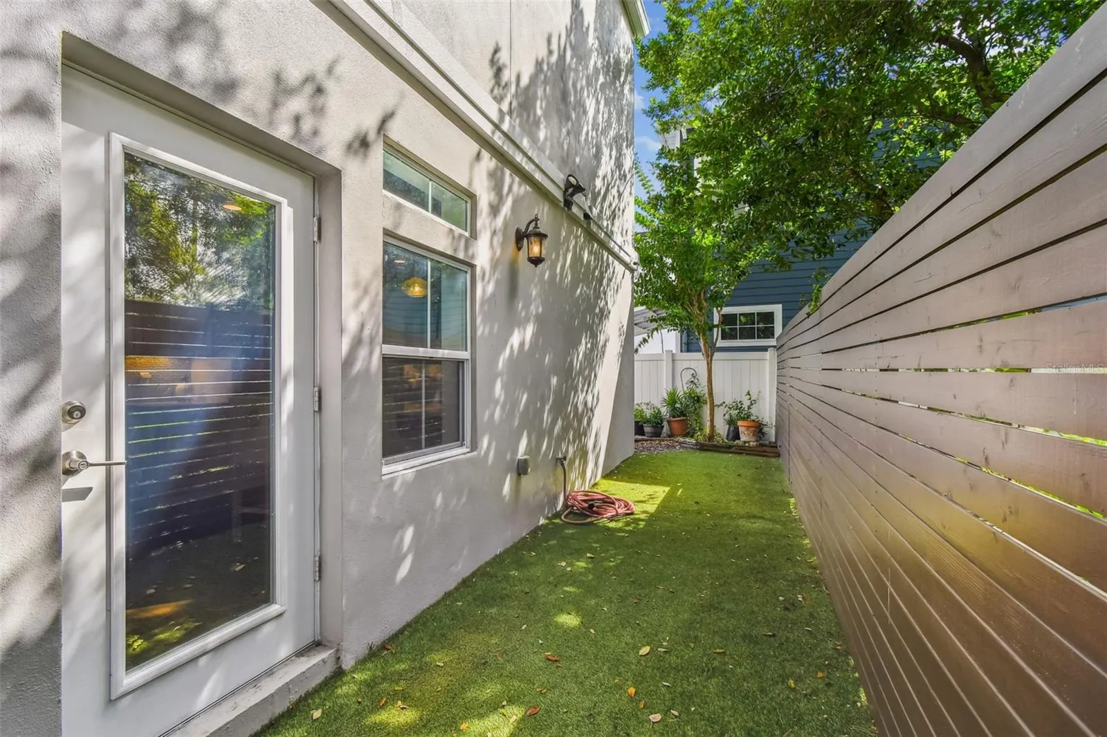 1408 W AZEELE ST