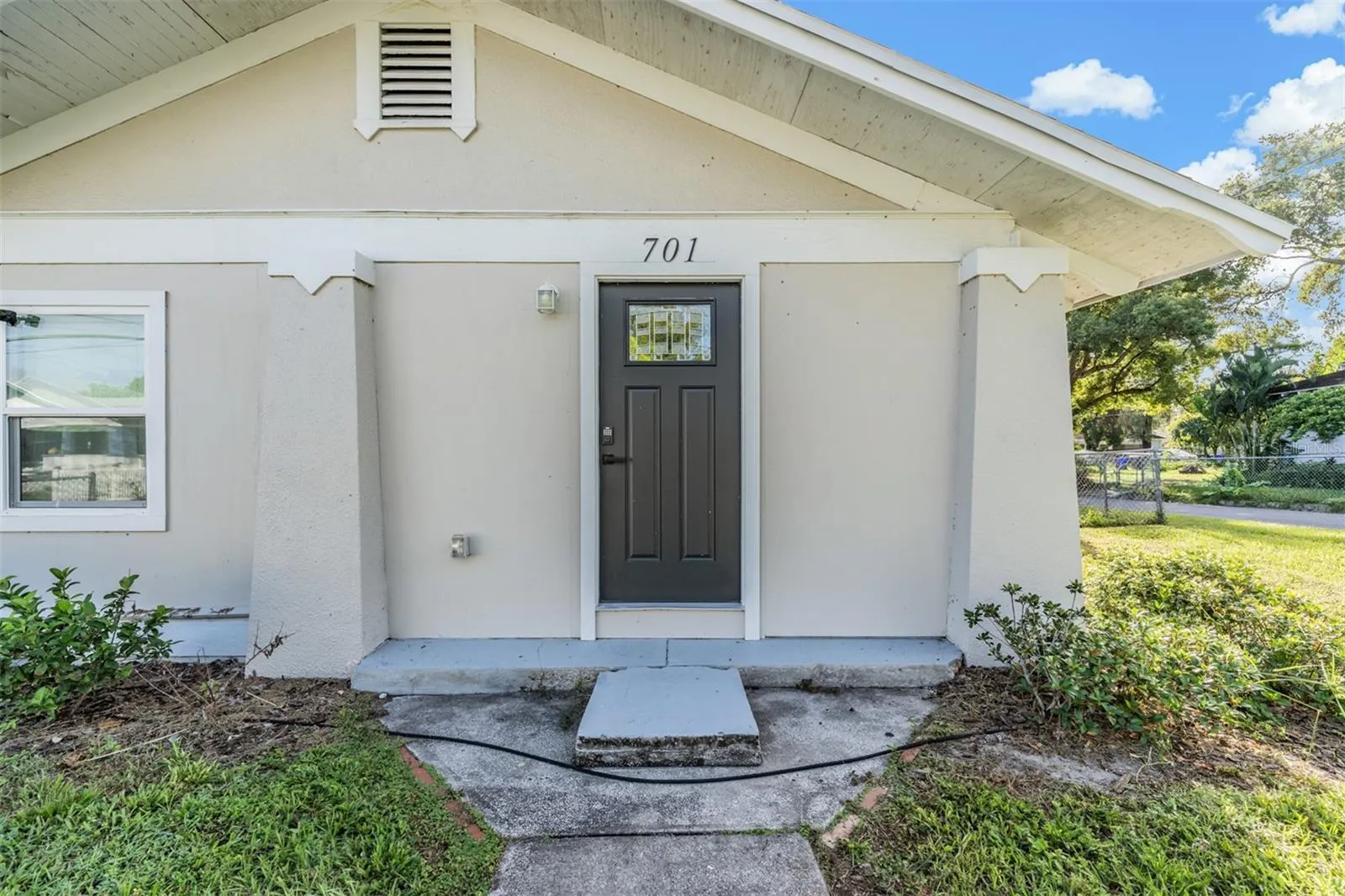 701 N VERMONT AVE