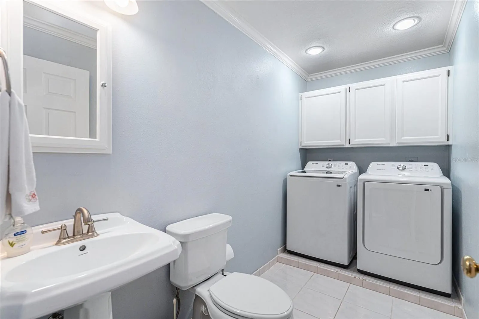 100 GULFWINDS DR W