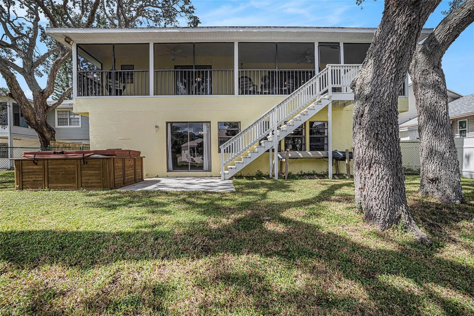100 GULFWINDS DR W