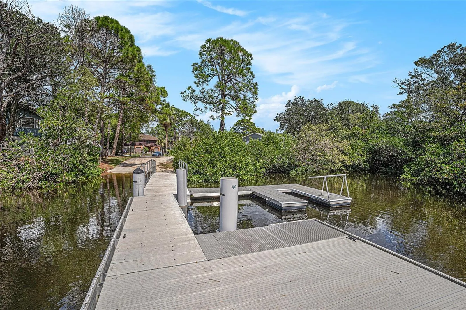 100 GULFWINDS DR W