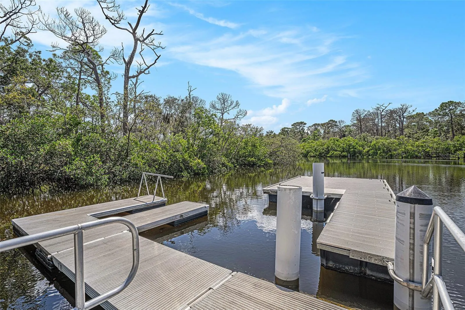 100 GULFWINDS DR W