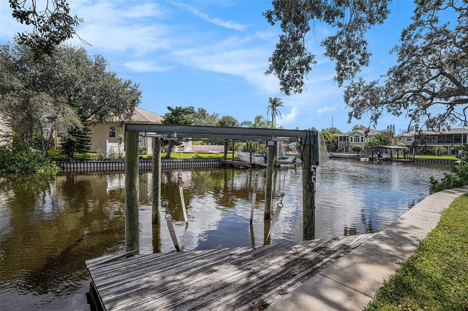 100 GULFWINDS DR W