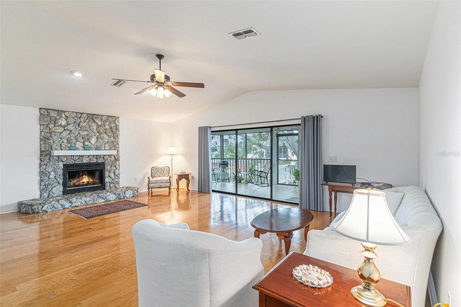 100 GULFWINDS DR W