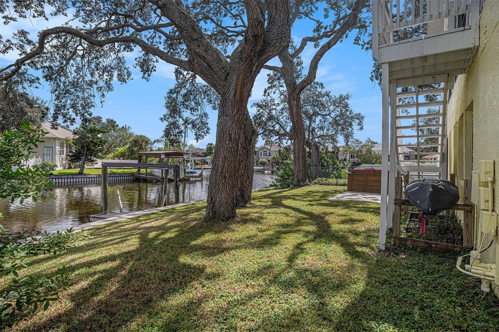 100 GULFWINDS DR W
