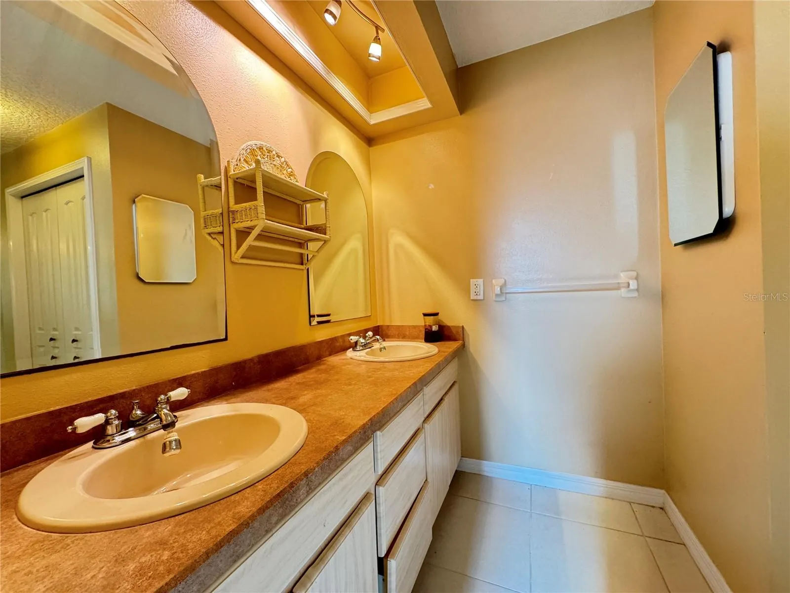 1330 SUNSET CT