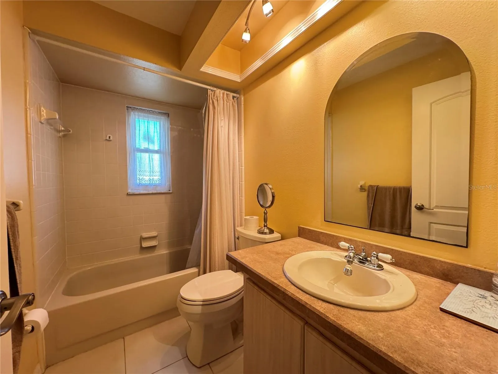 1330 SUNSET CT