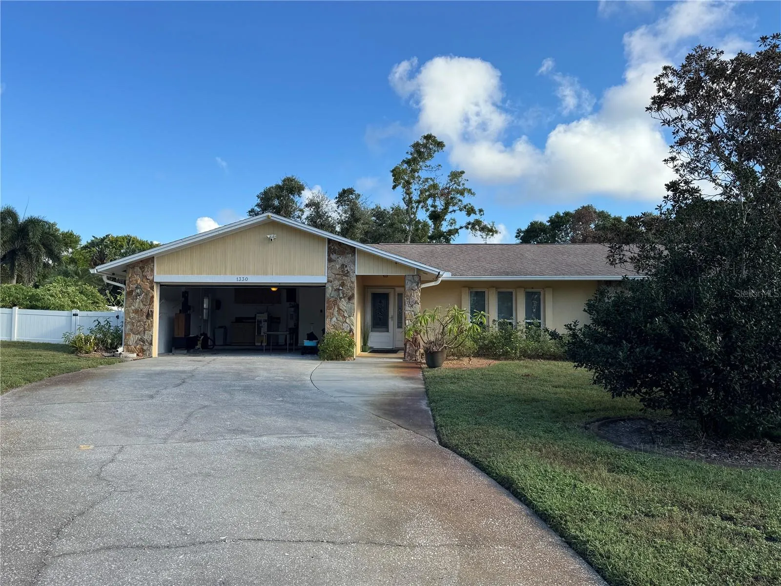 1330 SUNSET CT