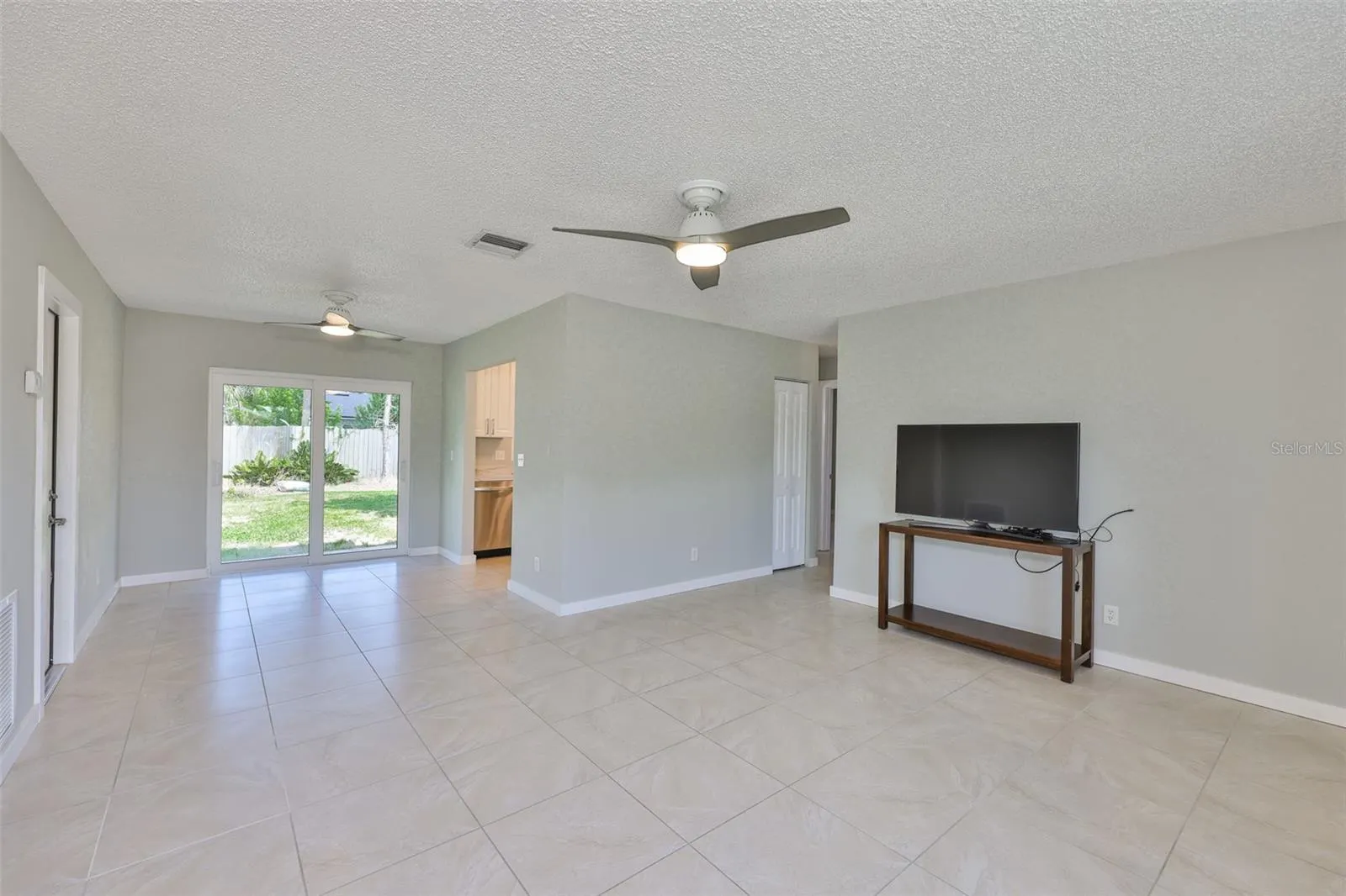 469 FLORIDA CIR N