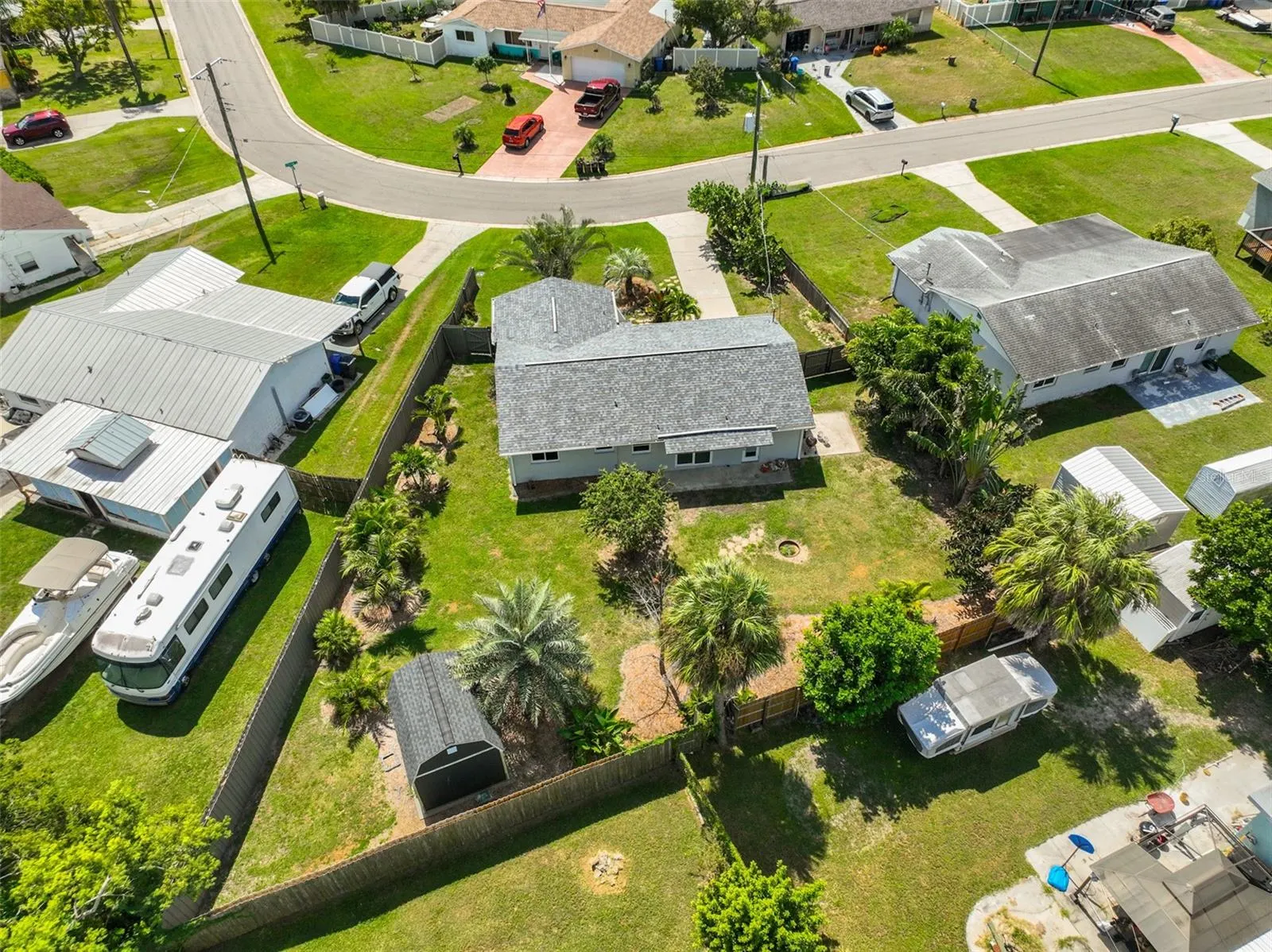 469 FLORIDA CIR N