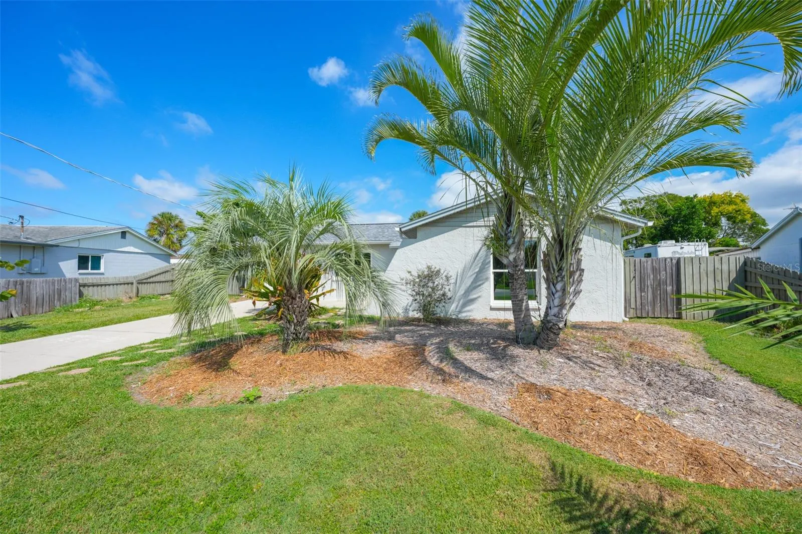 469 FLORIDA CIR N