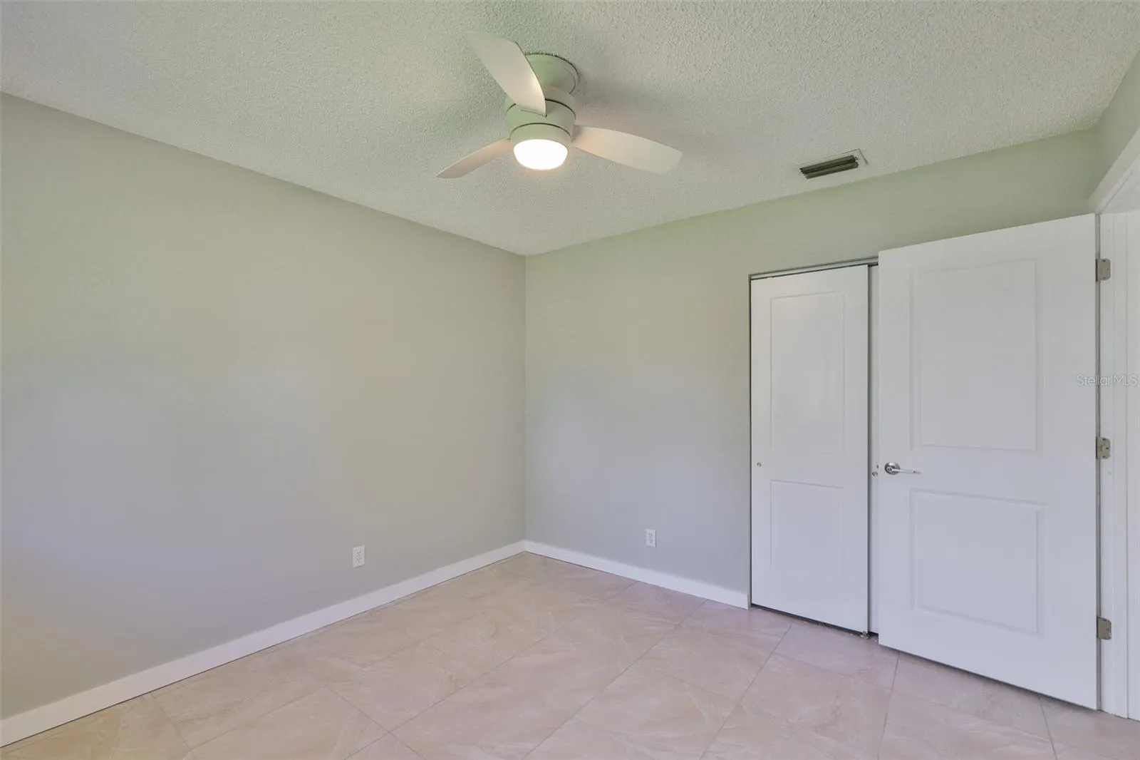 469 FLORIDA CIR N