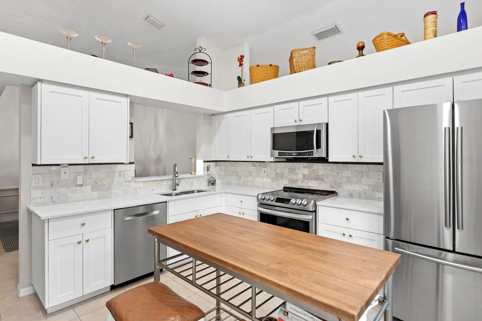 9415 OAK MEADOW CT