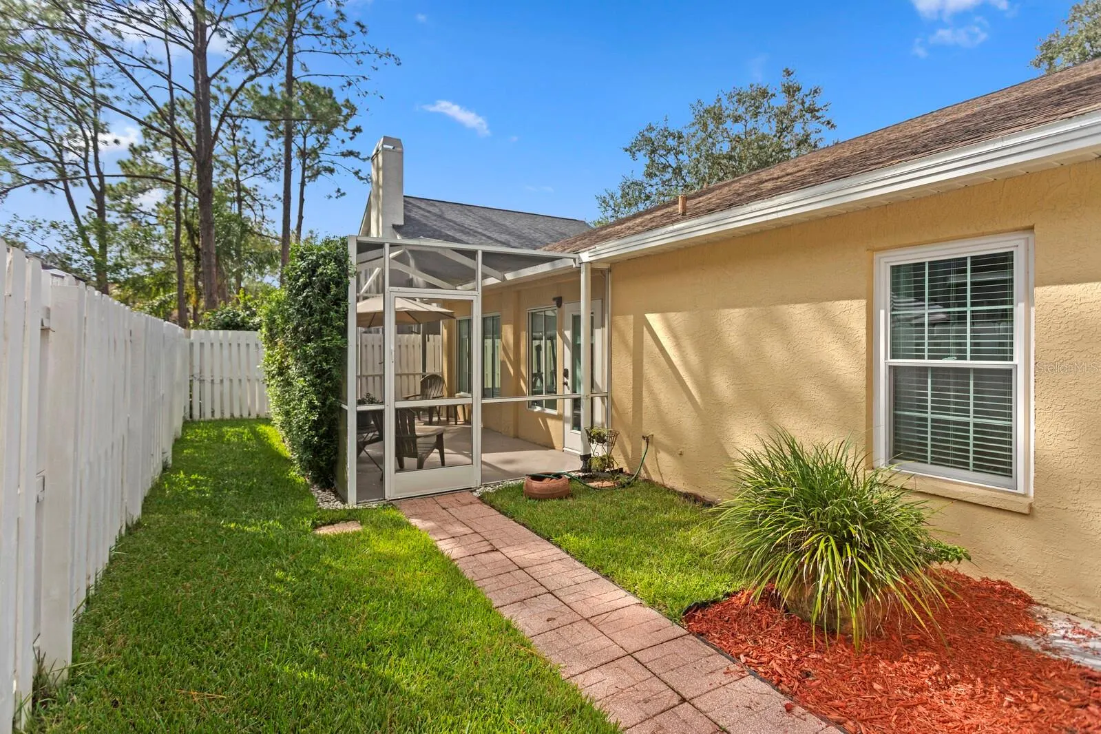 9415 OAK MEADOW CT
