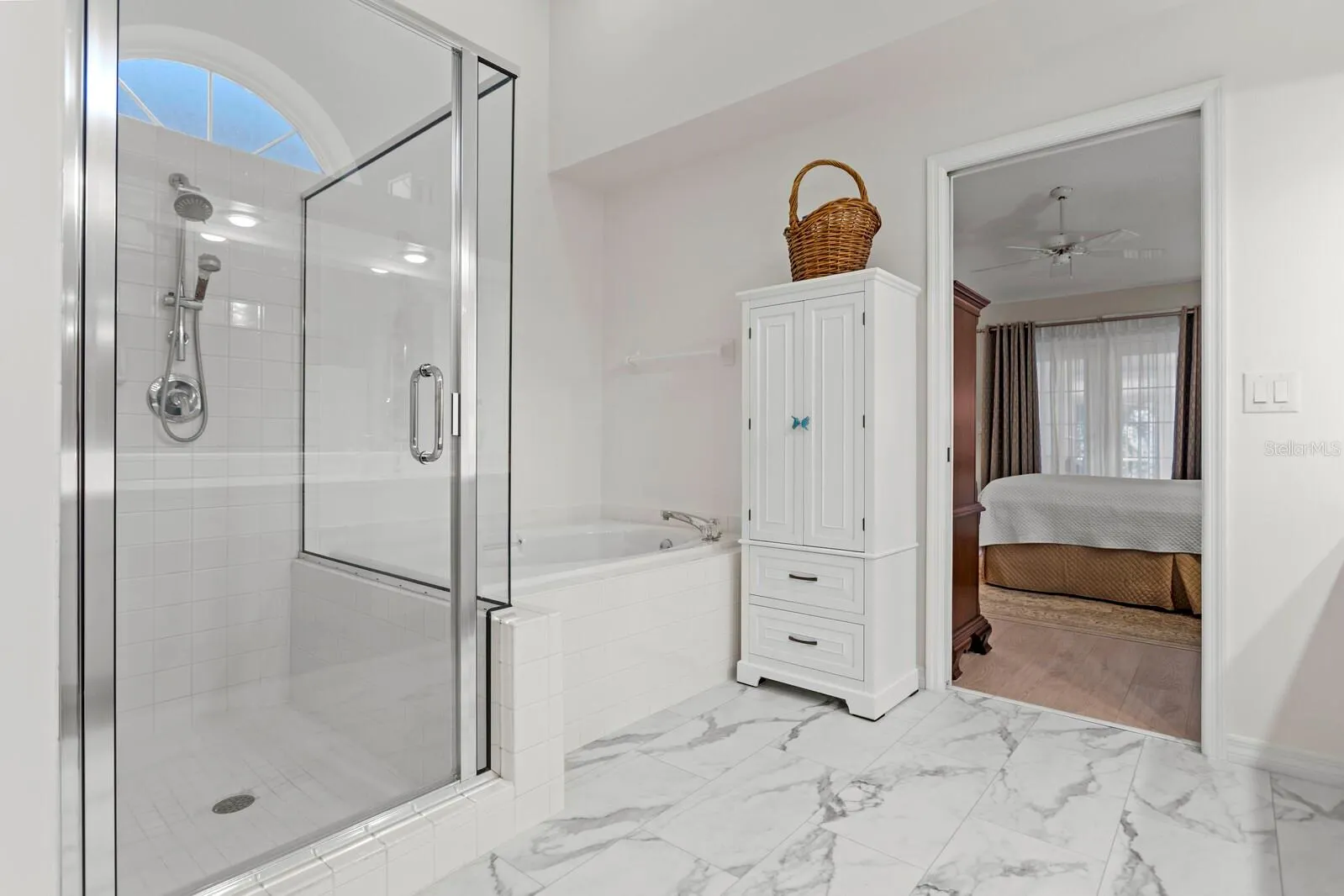 9415 OAK MEADOW CT