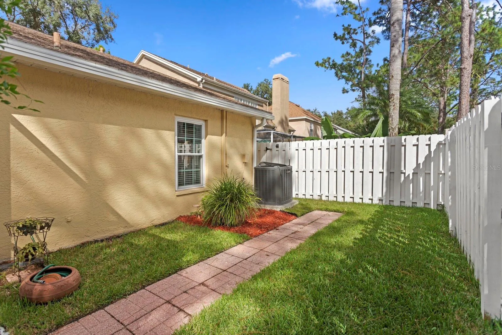 9415 OAK MEADOW CT