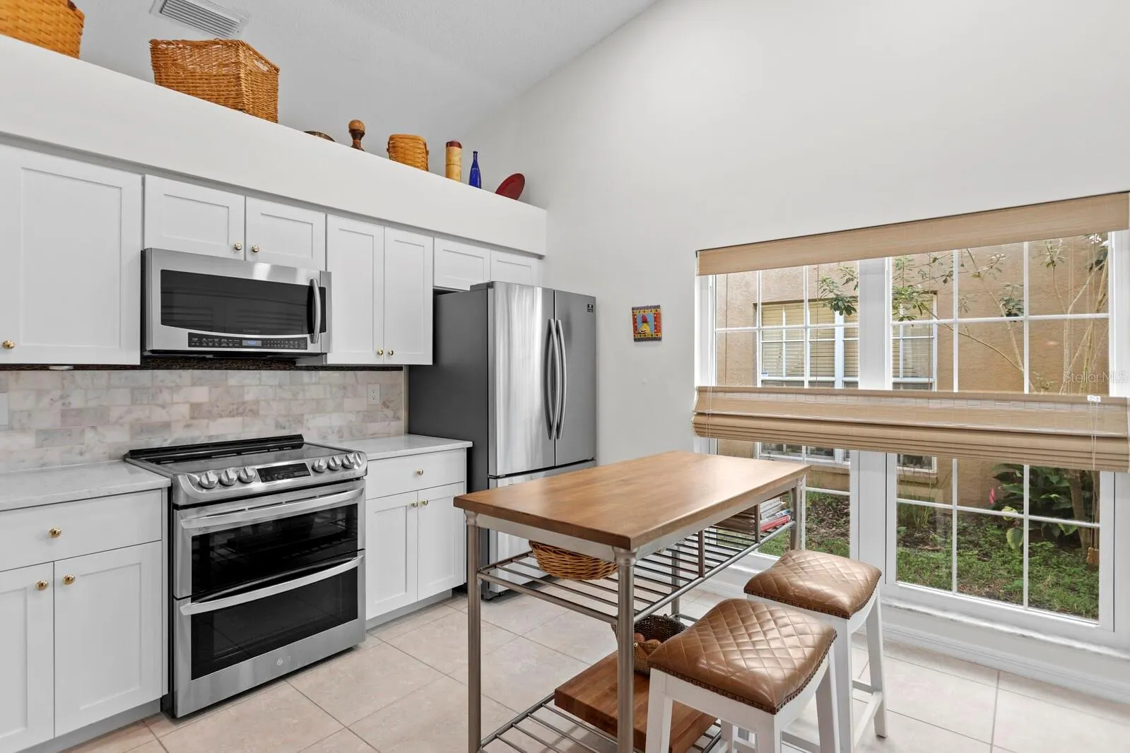 9415 OAK MEADOW CT