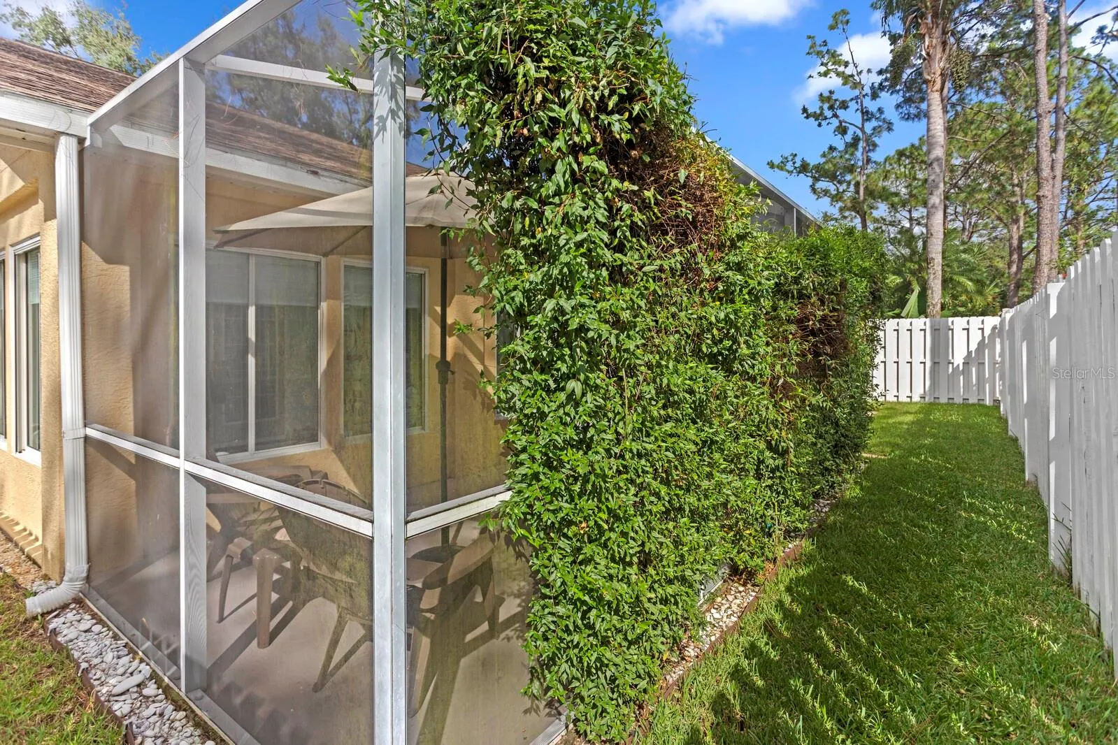 9415 OAK MEADOW CT
