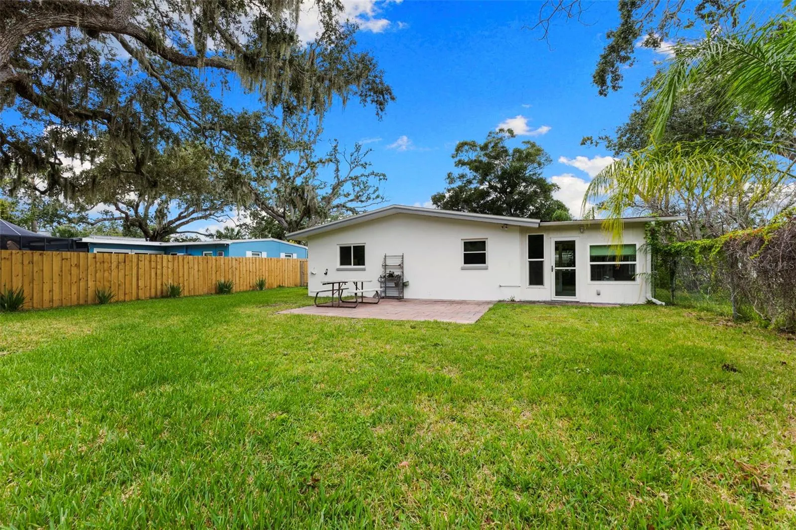 1889 SAN MATEO DR