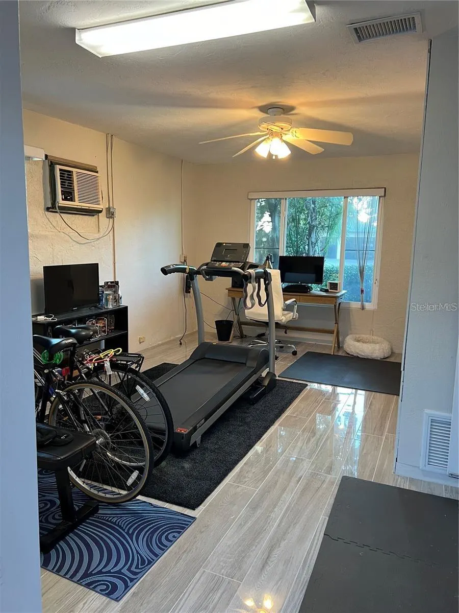2460 E VINA DEL MAR BLVD
