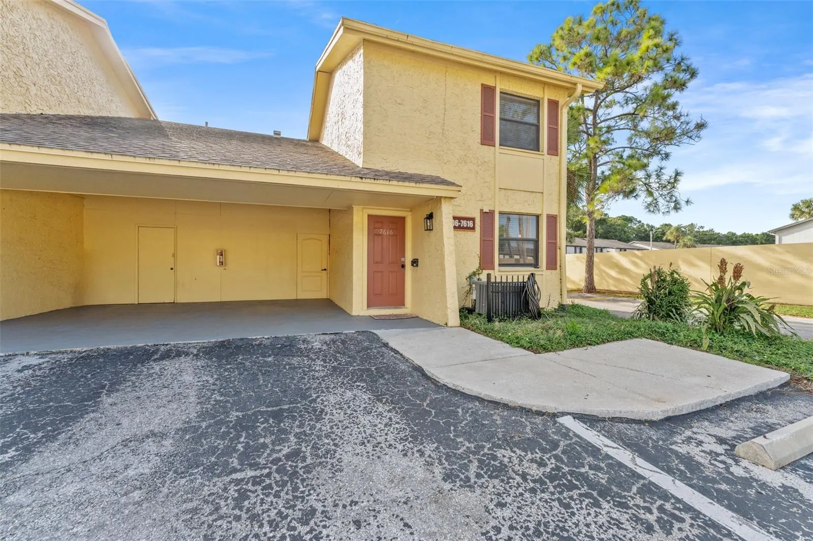 7616 LA MESITA CT