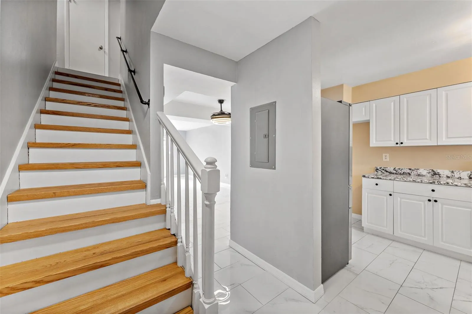 7616 LA MESITA CT