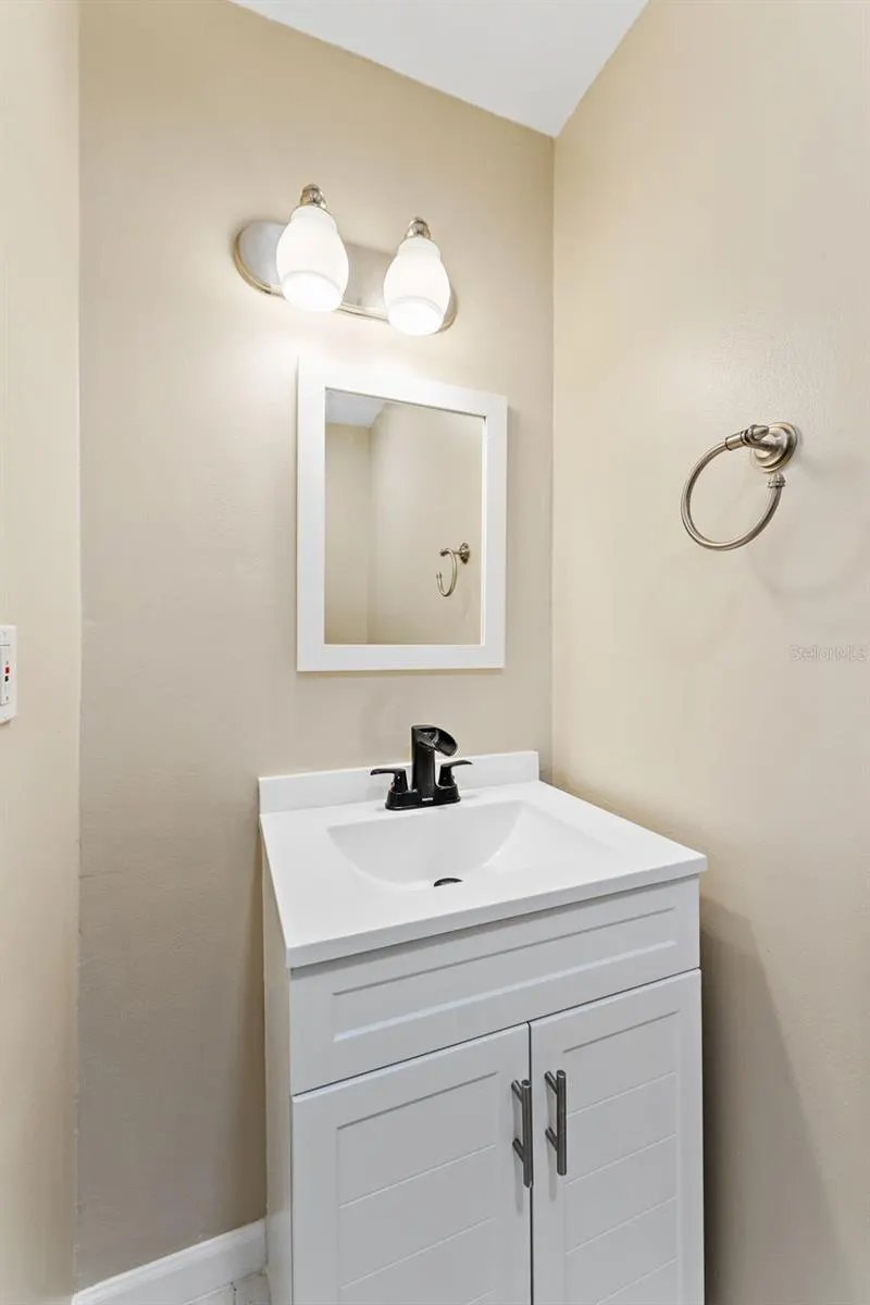 7616 LA MESITA CT